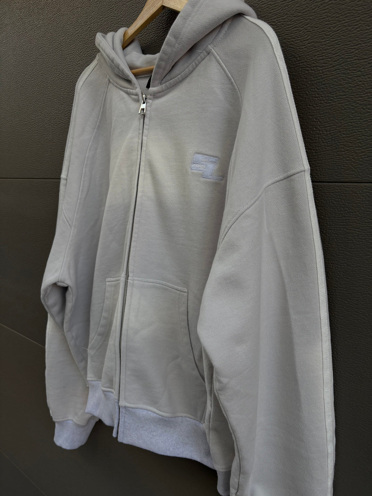 EVERYDAY ZIP UP