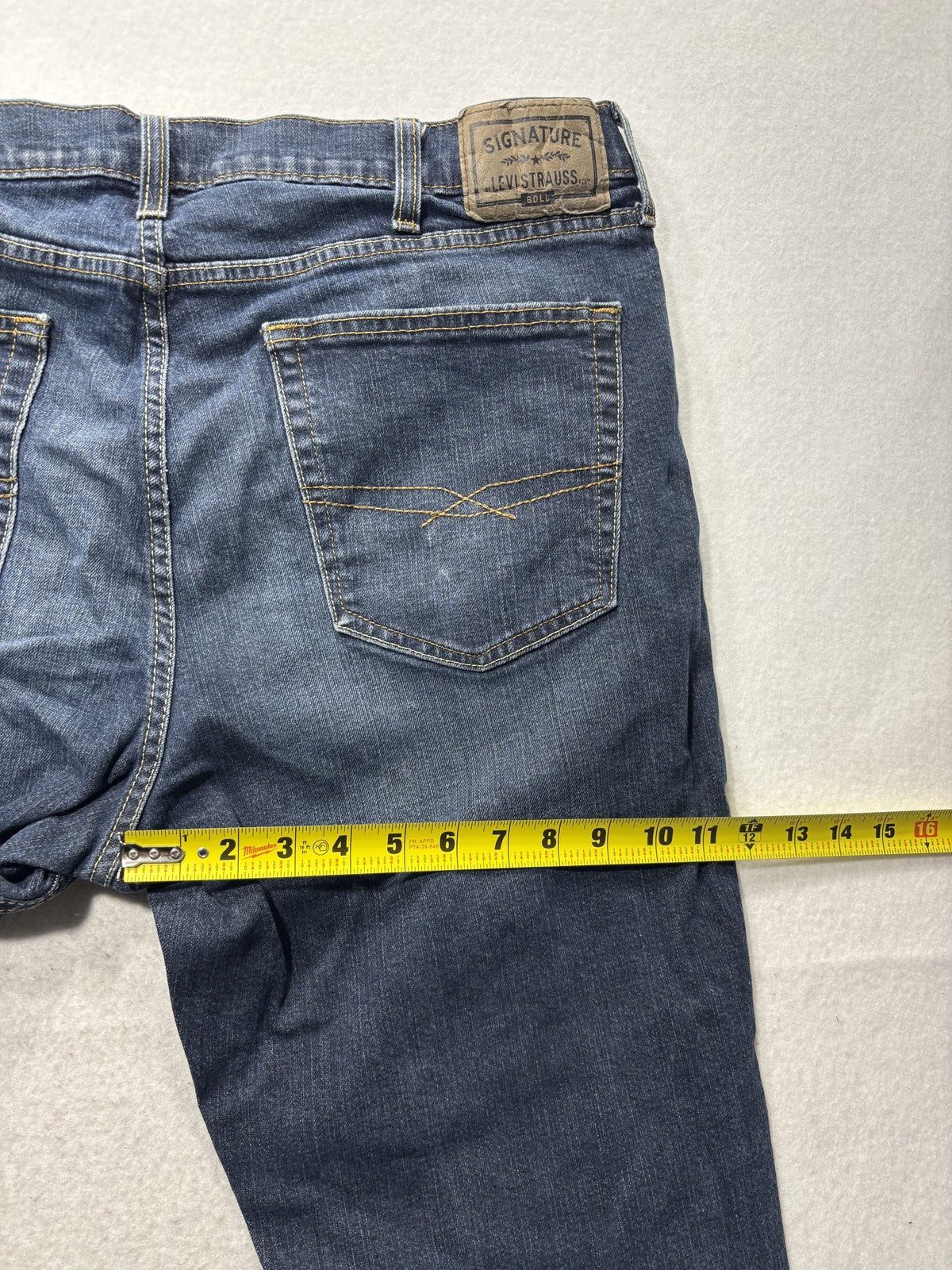 Signature Levi Strauss Mens 34x30 Athletic Fit Straight Leg Blue Stretch Jeans