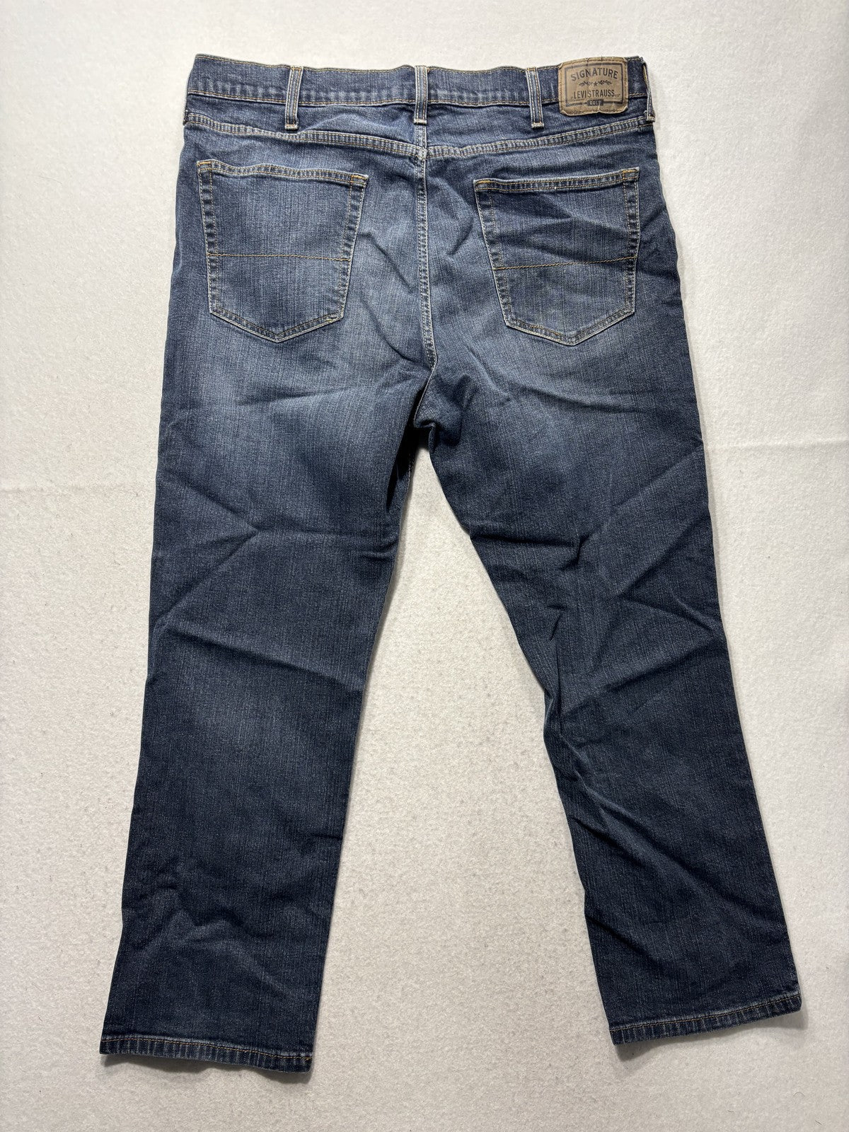 Signature Levi Strauss Gold Label Athletic Jeans Mens 36x26 Blue Straight Denim