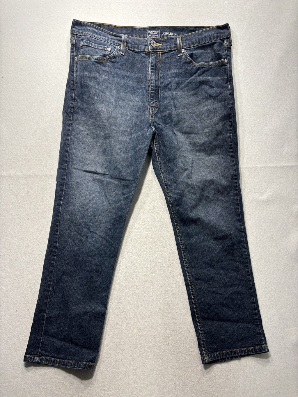 Signature Levi Strauss Athletic Jeans Mens 36x32 Blue Medium Wash Straight Denim