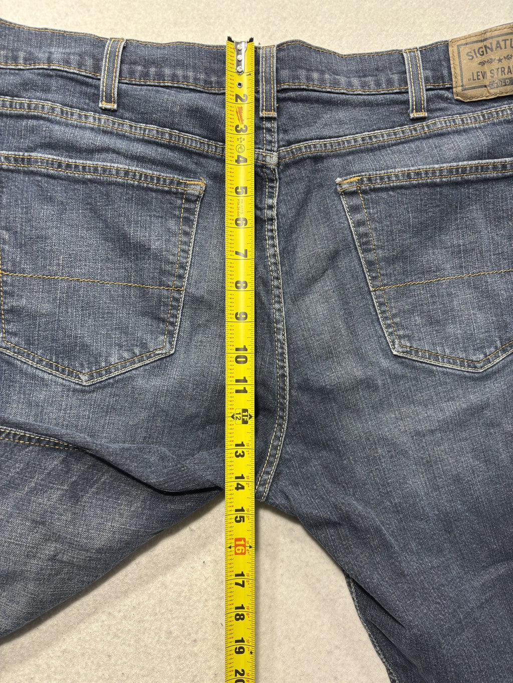 Signature Levi Strauss Athletic Jeans Mens 36x32 Blue Medium Wash Straight Denim