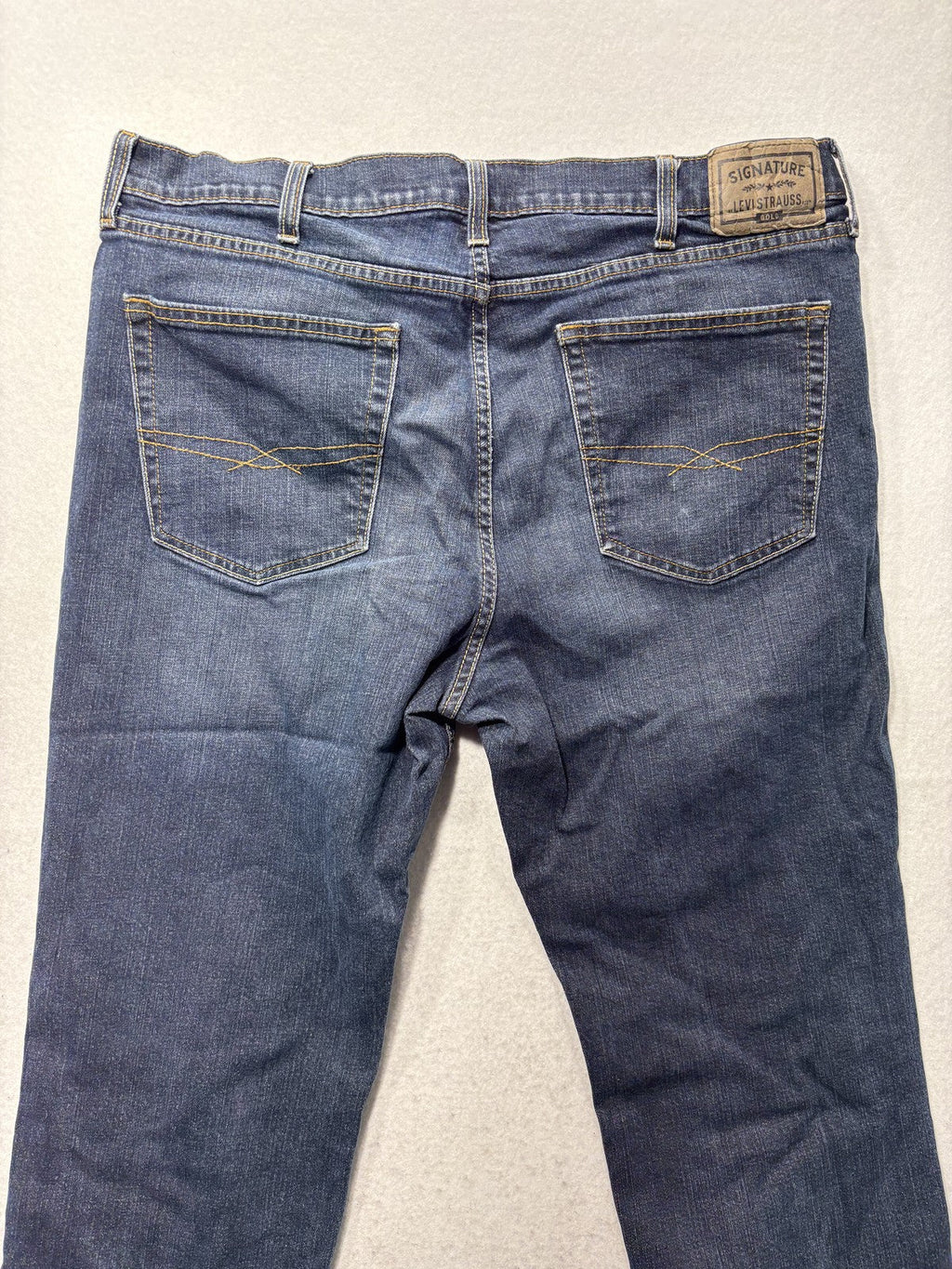 Signature Levi Strauss Mens 34x30 Athletic Fit Straight Leg Blue Stretch Jeans