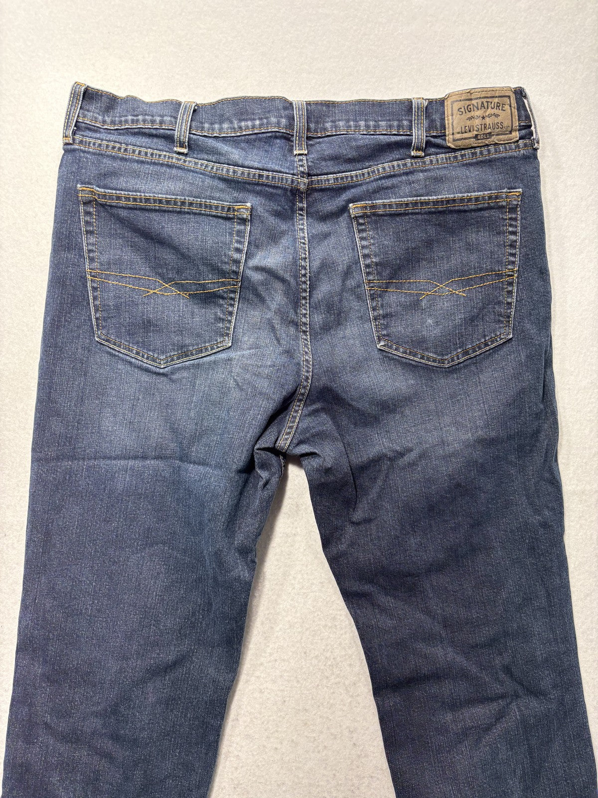 Signature Levi Strauss Mens 34x30 Athletic Fit Straight Leg Blue Stretch Jeans