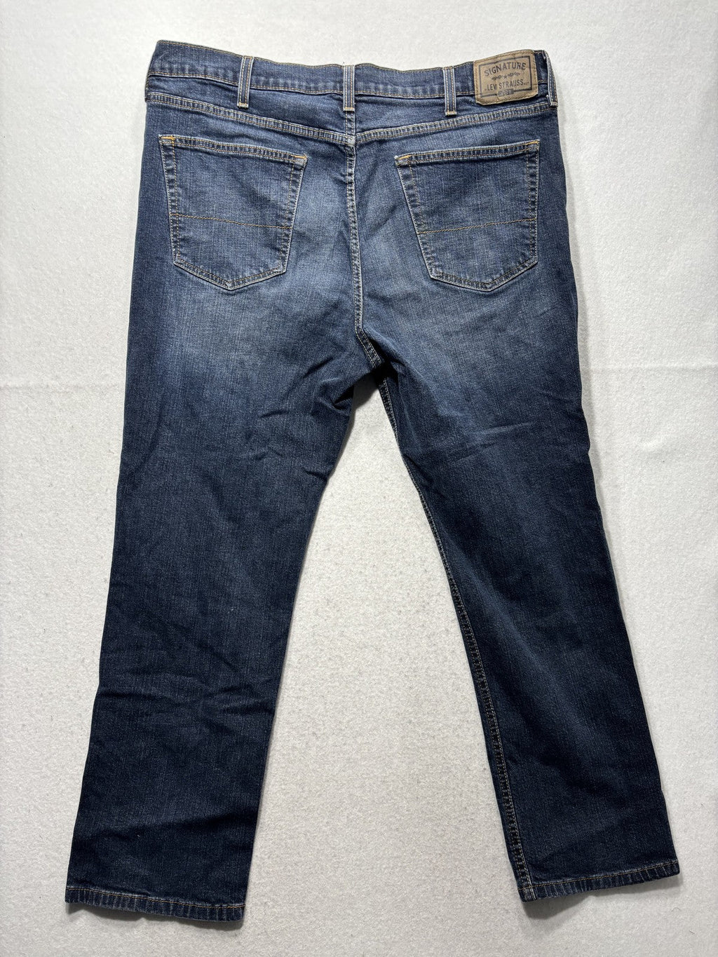 Signature Levi Strauss Athletic Jeans Mens 36x32 Blue Medium Wash Straight Denim
