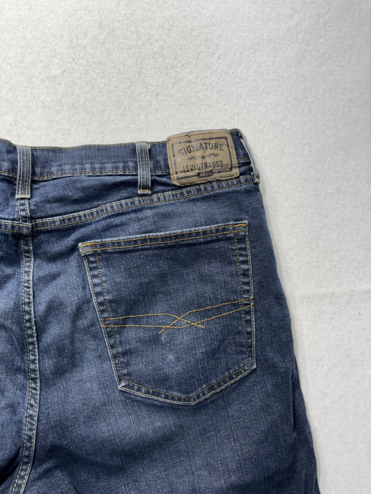 Signature Levi Strauss Mens 34x30 Athletic Fit Straight Leg Blue Stretch Jeans