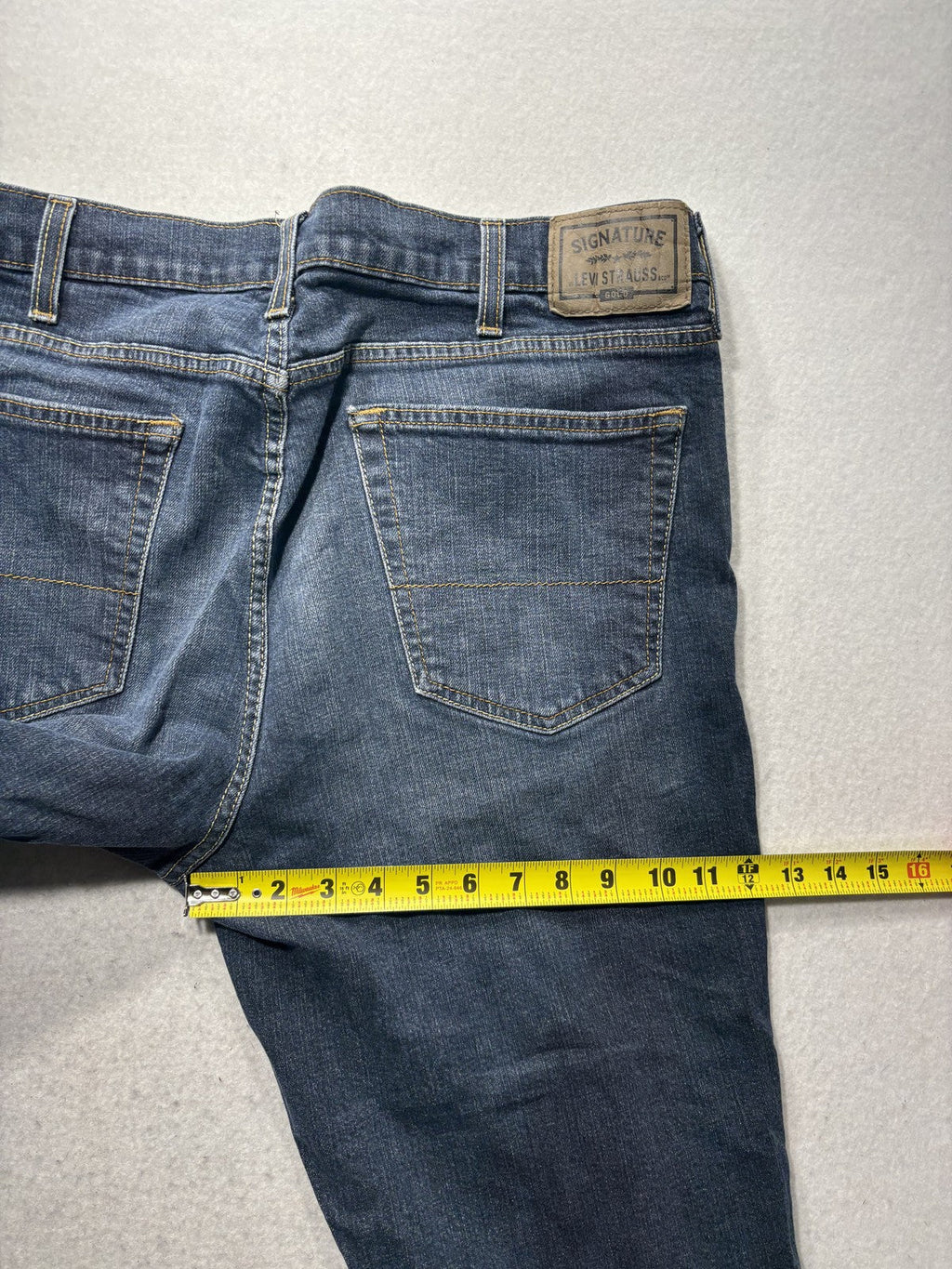 Signature Levi Strauss Athletic Jeans Mens 36x32 Blue Medium Wash Straight Denim