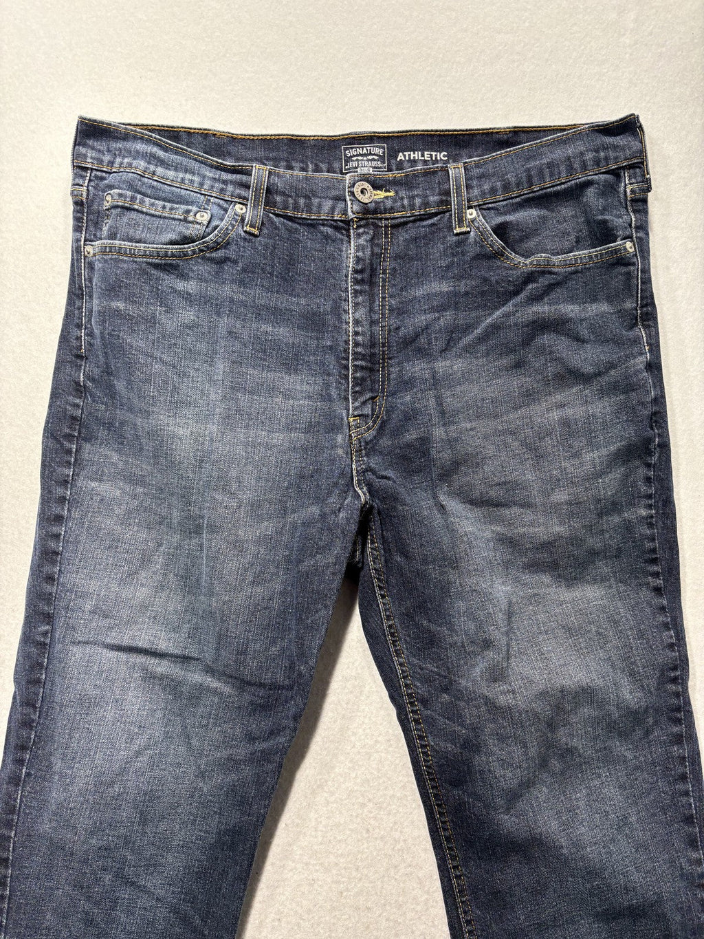 Signature Levi Strauss Athletic Jeans Mens 36x32 Blue Medium Wash Straight Denim