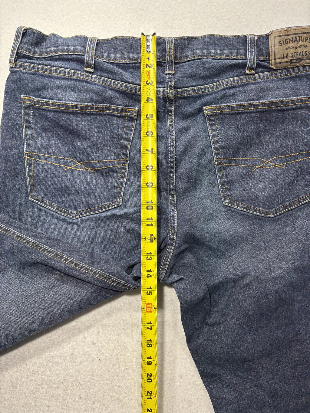 Signature Levi Strauss Mens 34x30 Athletic Fit Straight Leg Blue Stretch Jeans