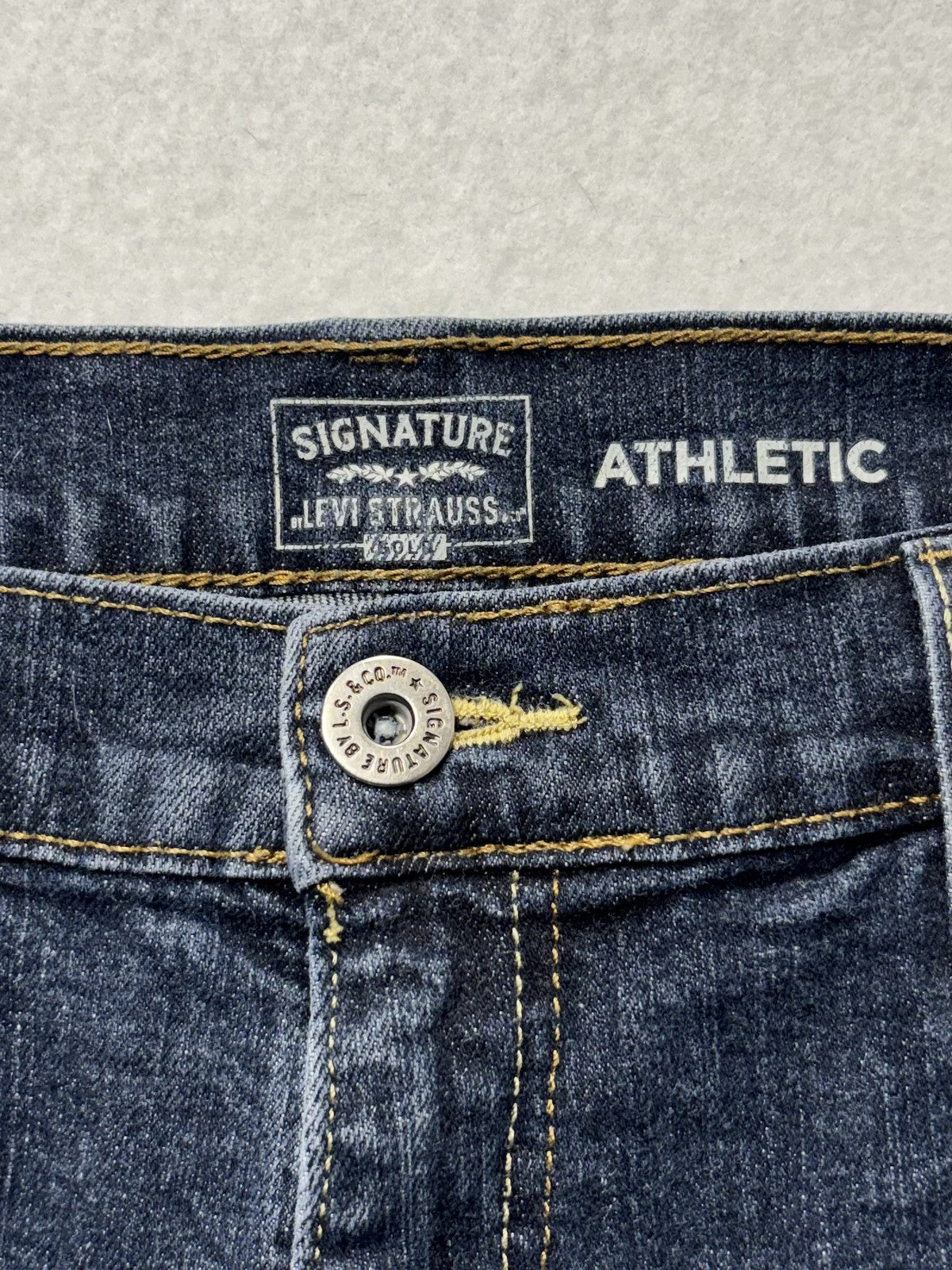 Signature Levi Strauss Athletic Jeans Mens 36x32 Blue Medium Wash Straight Denim