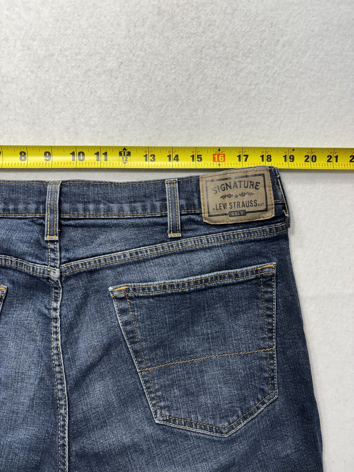 Signature Levi Strauss Athletic Jeans Mens 36x32 Blue Medium Wash Straight Denim