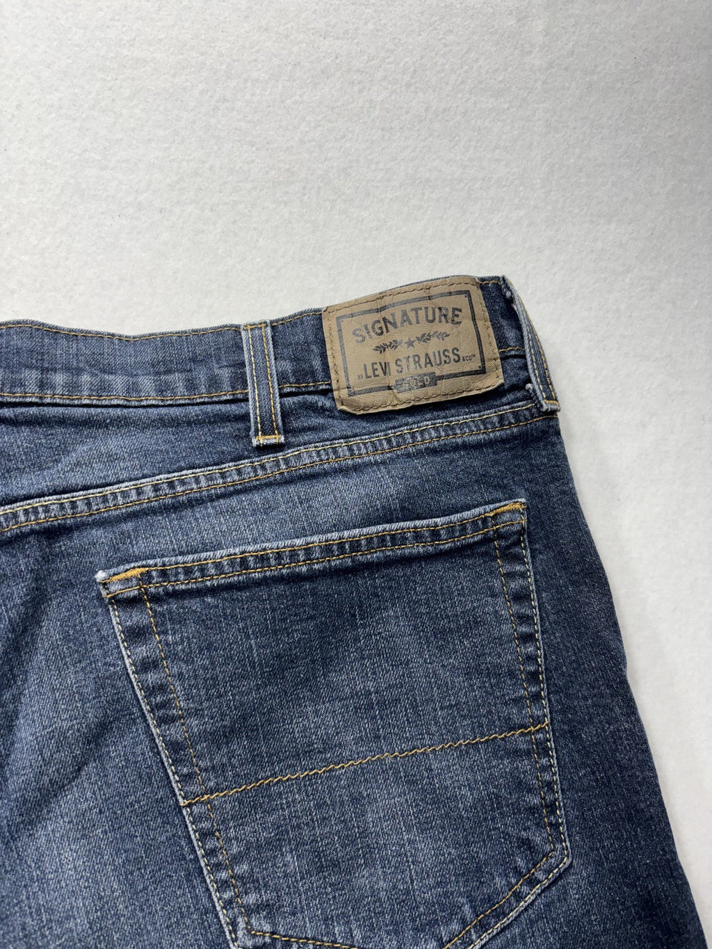 Signature Levi Strauss Athletic Jeans Mens 36x32 Blue Medium Wash Straight Denim