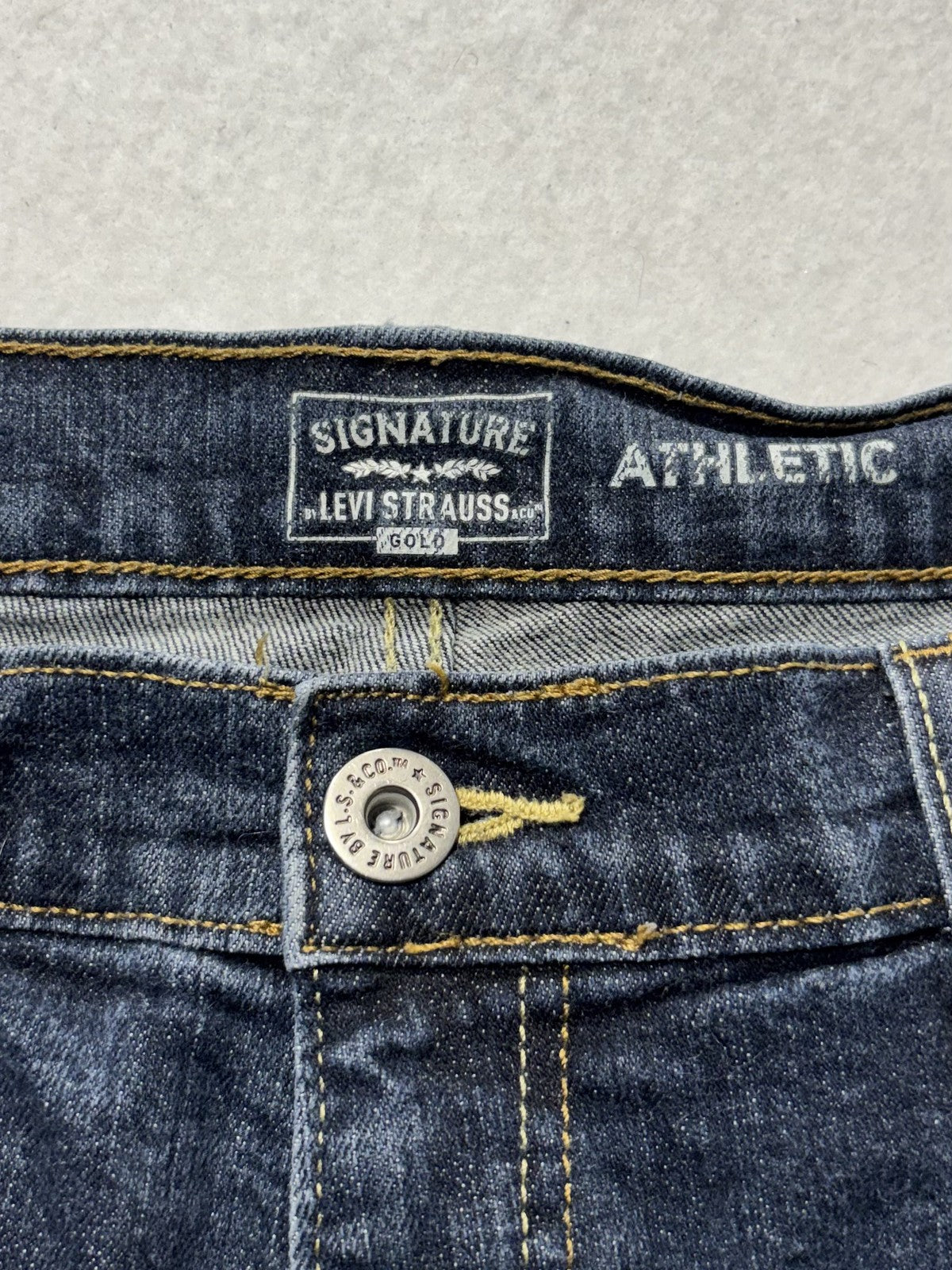 Signature Levi Strauss Gold Jeans Mens 38x30 Blue Medium Athletic Straight Denim