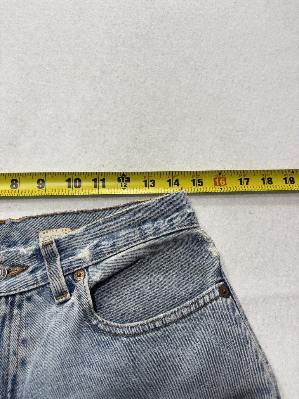 Levi's 560 Loose Fit Jeans Mens 32x32 Blue Light Wash Straight Distressed USA