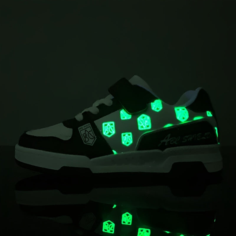 Boys Reflective Colour-Block Skate Shoes - Lightweight Low-Top Casual Sneakers with Hook-and-Loop Closure, Non-Slip TPR Sole
