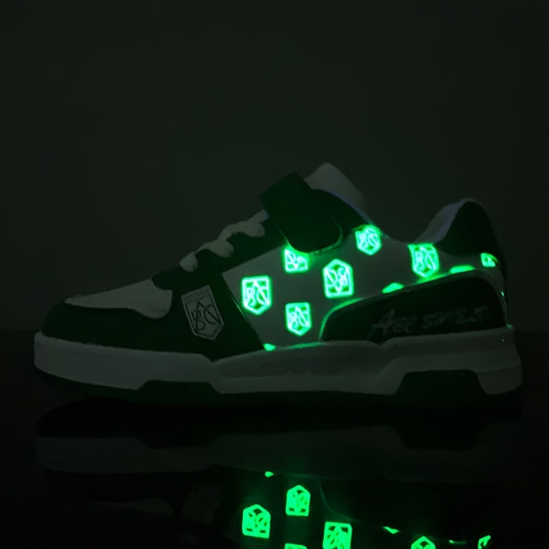Boys Reflective Colour-Block Skate Shoes - Lightweight Low-Top Casual Sneakers with Hook-and-Loop Closure, Non-Slip TPR Sole